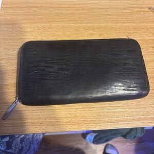 Louis Vuitton Long Epi Zip wallet outside zipper broke